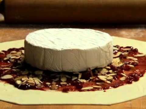 Holiday Brie en Croute (Puff Pastry Recipe)