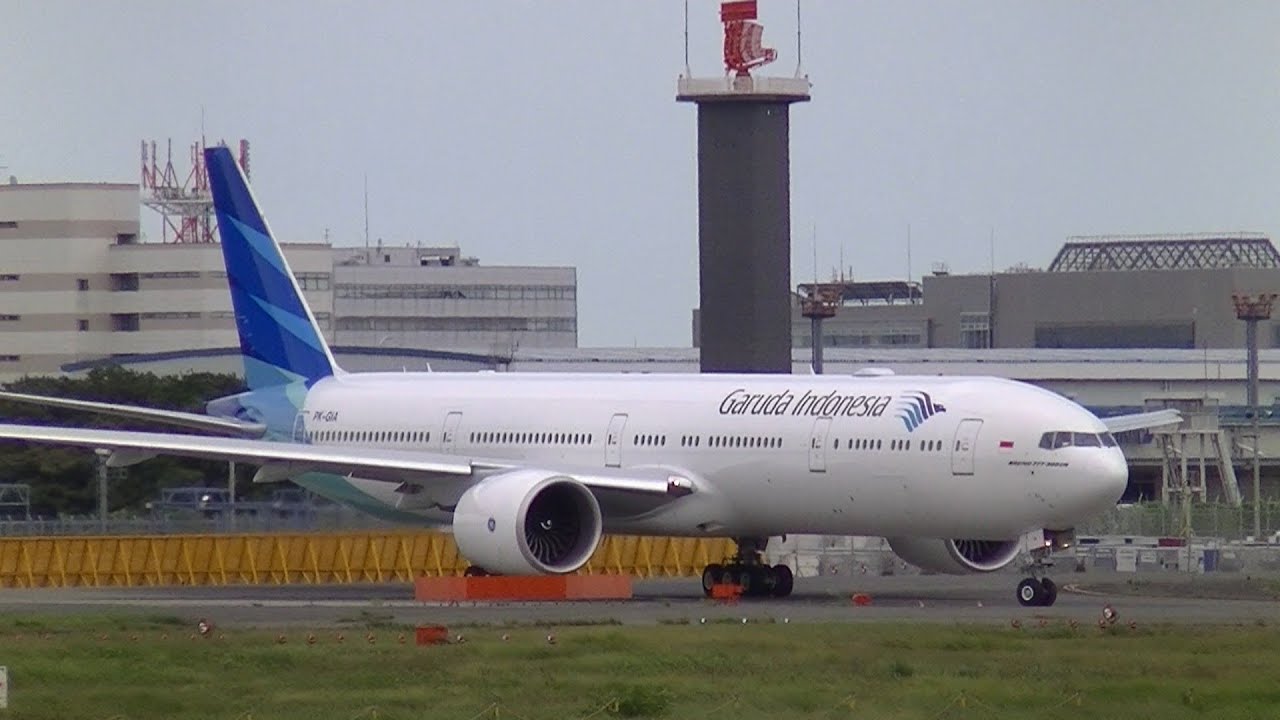 Garuda Indonesia B777-300ER PK-GIA of GA885 takeoff from Narita