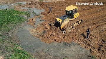 Nice View Bulldozer SHANTUI Pushing Soil And Wheel 10 Dump Truck unloading