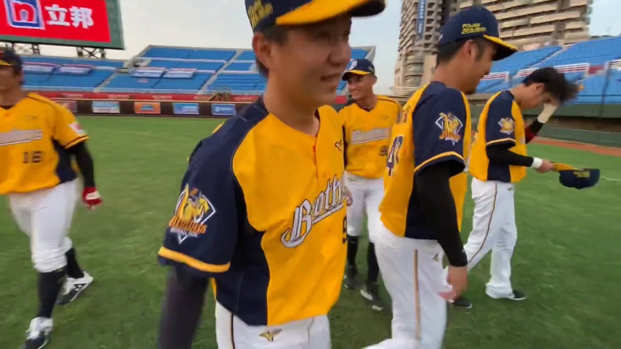 200612 中信兄弟賽前野手圍圈圈(象圈圈)② - 江坤宇