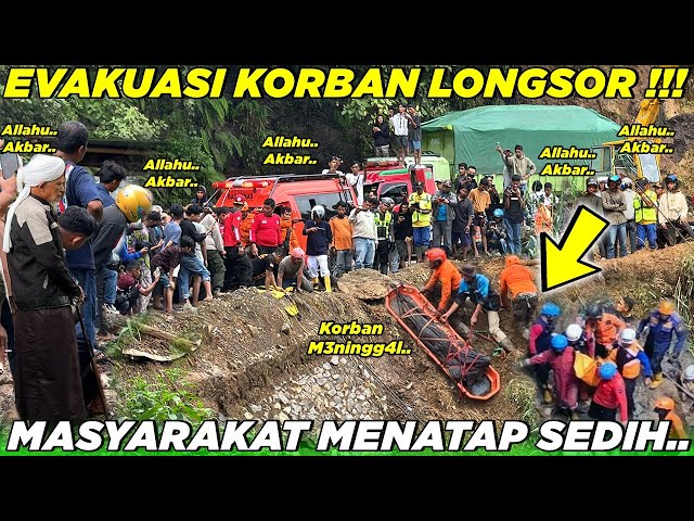 DRAMATIS !!! Evakuasi Korban Bencana Longsor di Sitinjau Lauik, Masyarakat Berkumpul Menatap Sedih class=