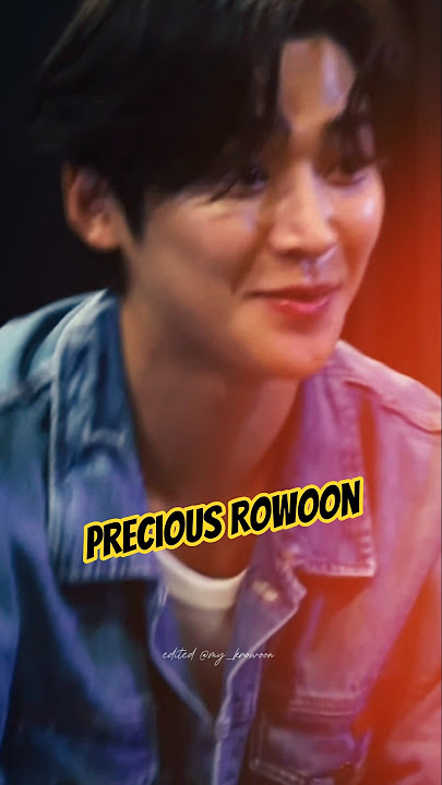 Rowoon personally handed out the snacks and thanked each #ROming. #ROWOON #로운 #김석우 #ロウン Sweet SW!