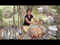 Yummy! Lobster soup spicy with wild mushroom plant - Solo cooking of Survival in forest