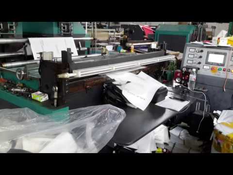 Manually nonwoven cutting and handle loop sealing bag machine