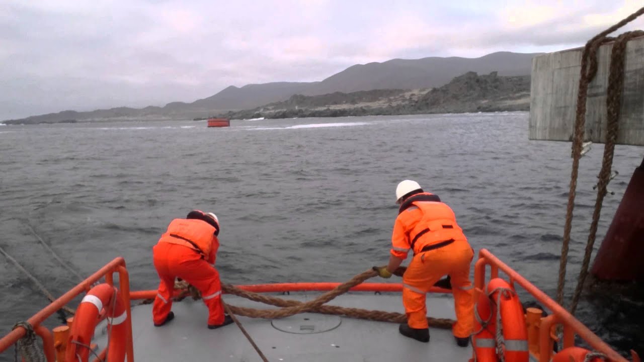 Maniobra de amarra en totoralillo
