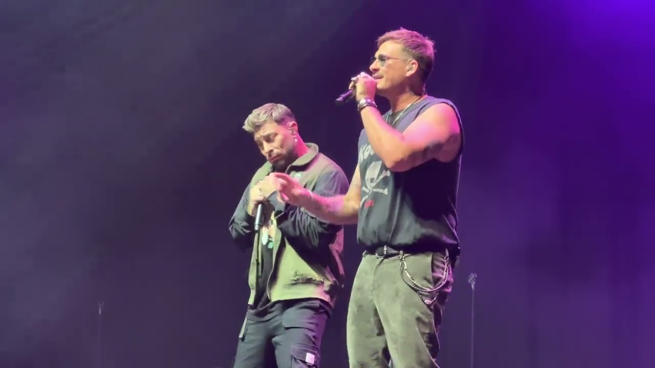 Curtain Falls (Blue 20th Anniversary Heart and Soul Tour Singapore)