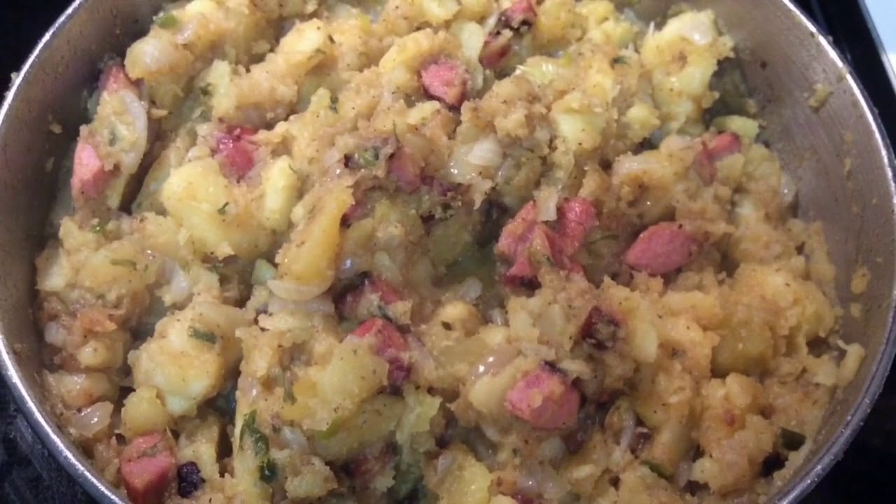 Louisiana smothered potatoes w/ sausage/onions over rice; green peas; flounder, trout, striped