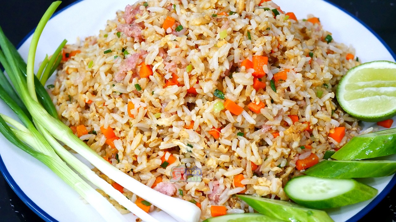 ข้าวผัดแหนม ทำวิธีนี้ใครผัดก็รอด ไข่เคลือบข้าว น้ำมันไม่เยิ้ม ไม่เละไม่แฉะข้าวนุ่มร่วนซุยไม่ติดกระทะ