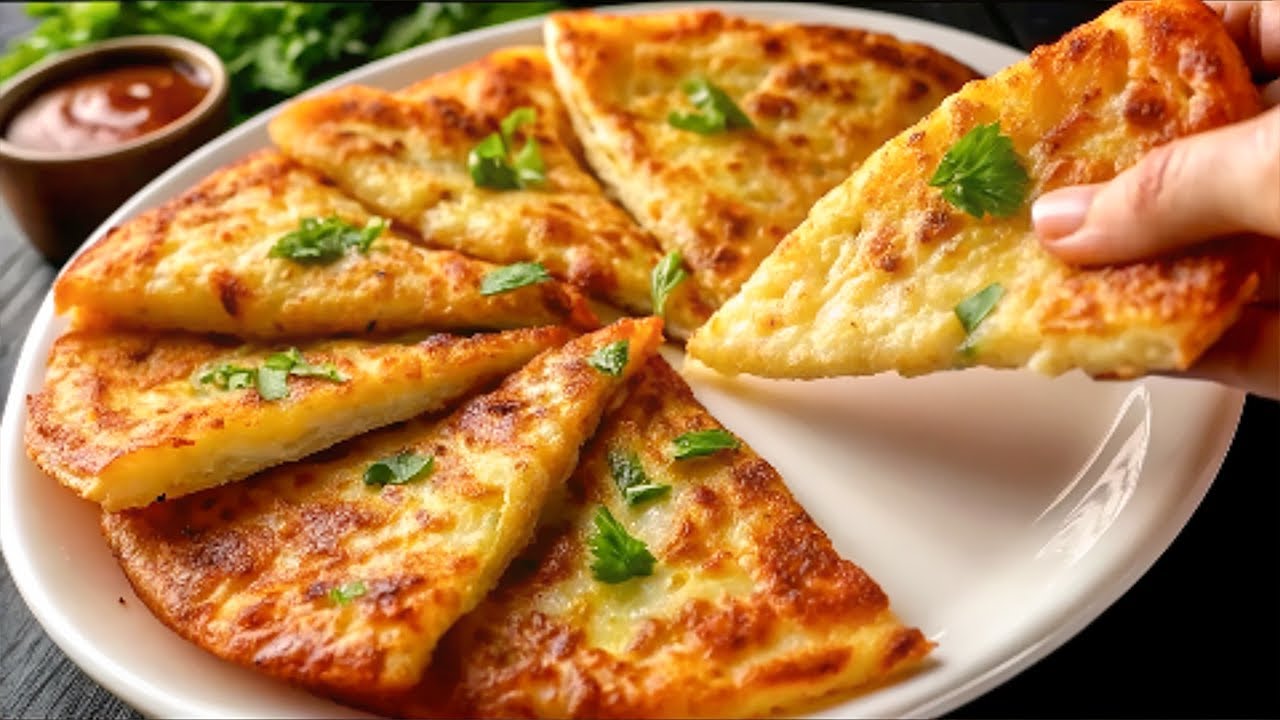 Эти картошки с яйцами лучше, чем пицца! Натрите 1 картошку. Просто, вкусно и быстро.