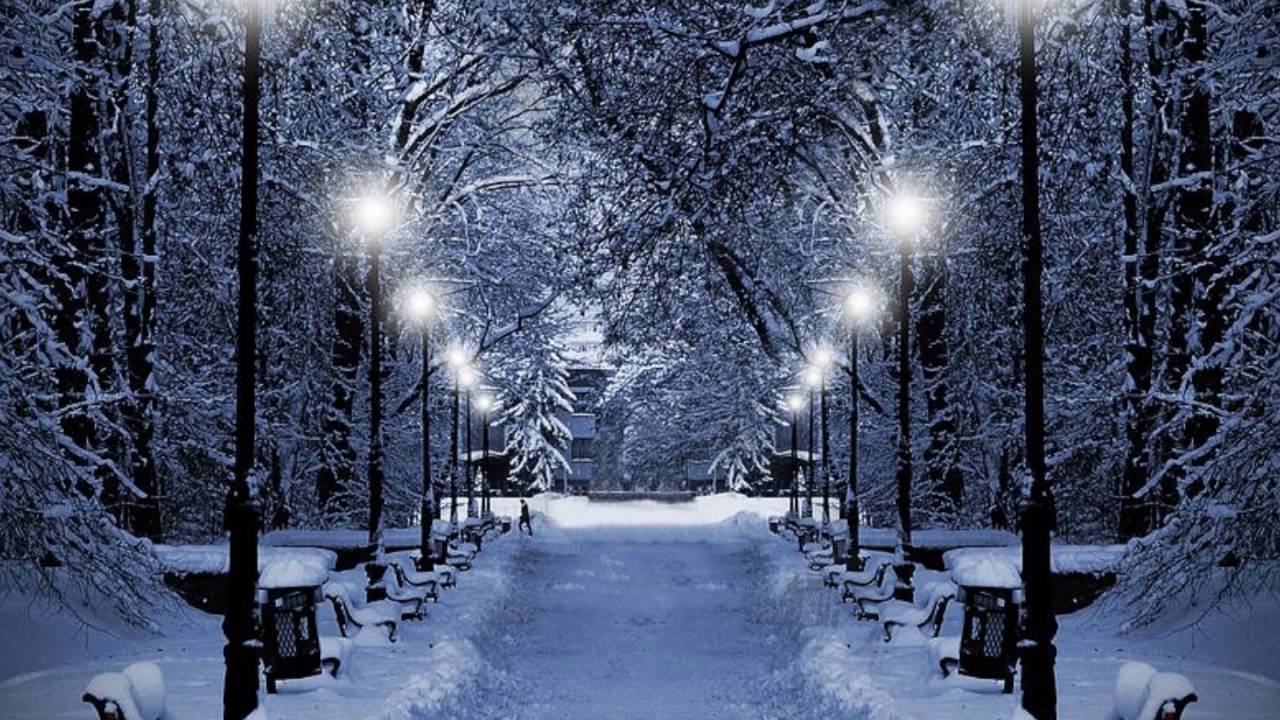 неземное притяжение белые снежинки. зимняя ночь анимация. падает снег стихотворение. в сиреневых сумерках летят снежинки белые текст. текст песни белые снежинки.