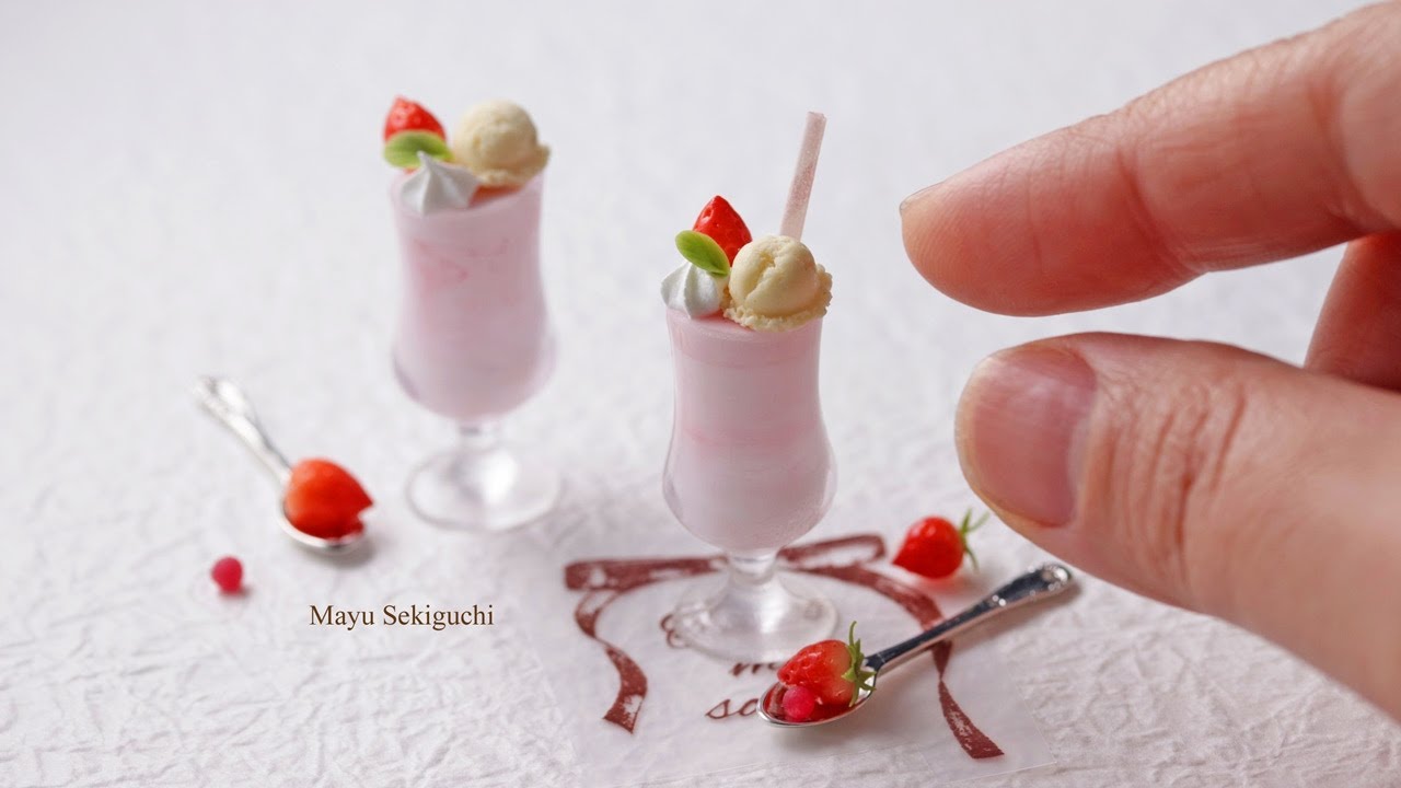 ミニチュアのいちごミルクフロート　樹脂粘土とレジンでつくってみました。　How to make miniature food. DIY　Strawberry milk float