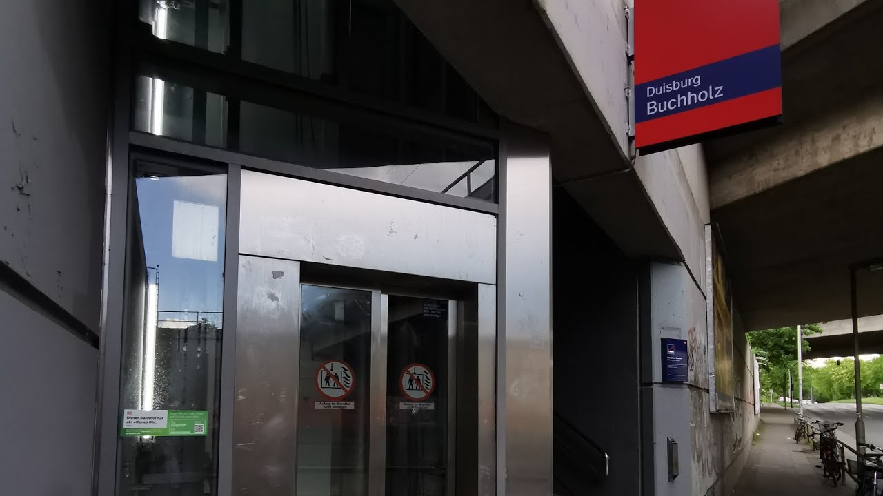 (Vandalismus und Ansagen verloren!) 2013 ThyssenKrupp Glasaufzug am S-Bahnhof Duisburg-Buchholz.