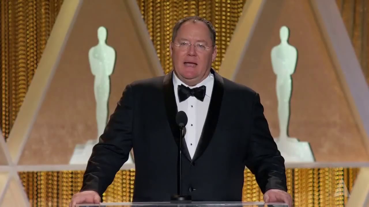 John Lasseter da discurso en honor a Hayao Miyazaki
