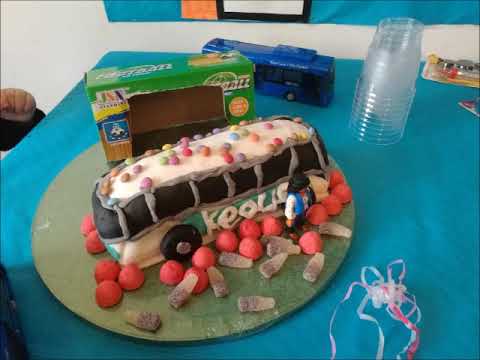 Gateaux En Forme De Bus Youtube