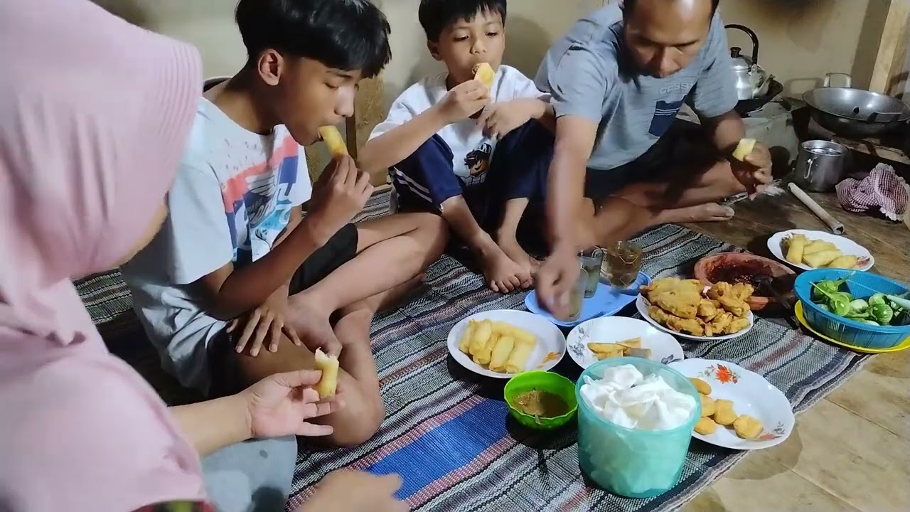 MENU MAKAN HARI INI! TERONG SEGAR, SAMBAL TERASI DADAKAN DAN IKAN ASIN SUDAH CUKUP NIKMAT LEZAT