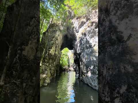 Portalul de stâncă -Cheile Rametului