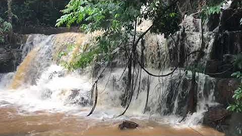 Khám phá Thác nước cực đẹp trong rừng sâu