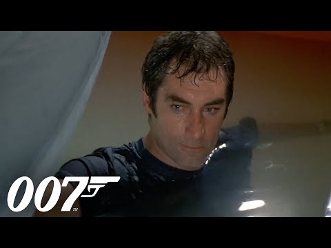 LICENCE TO KILL | Bond Sneaks Aboard the Wavekrest