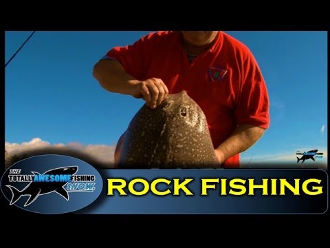 Rock Fishing For Rays - Totally Awesome Fishing Show