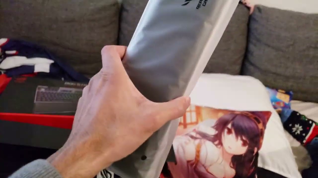 Asus ROG Strix Flare 2 it's really a GUNDAM keyboard !