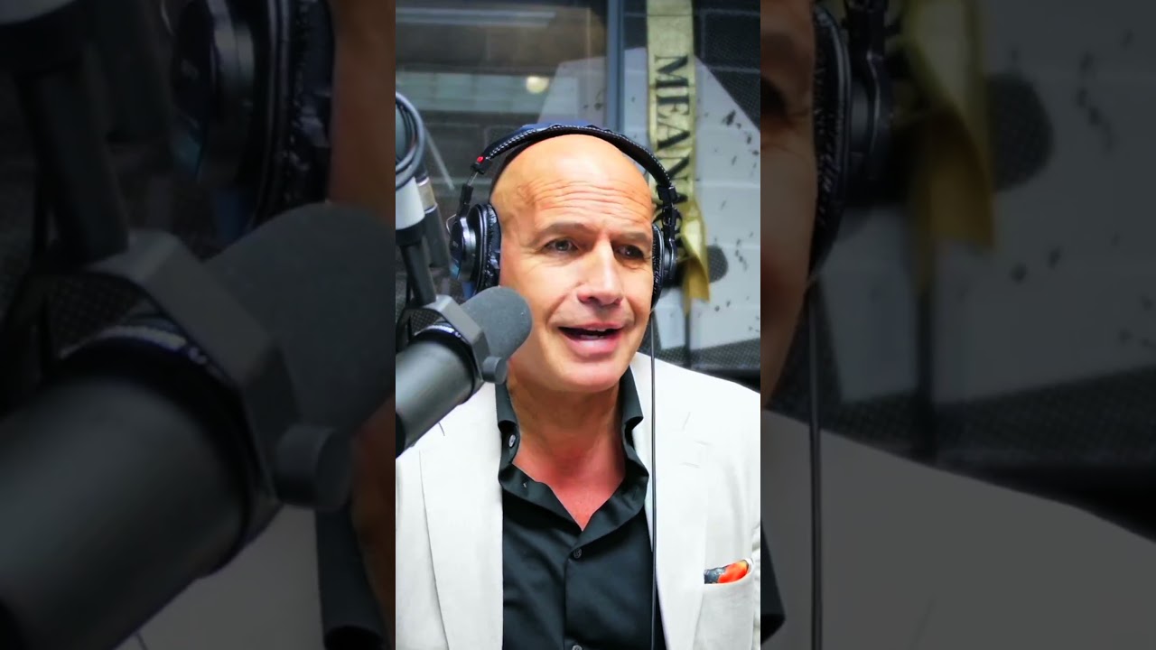 Помните Билли Зейна в фильме «Назад в будущее»? 🤯