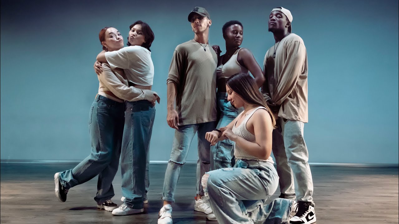 Ayra Starr & El Grande Toto Comforter ( Kwetu Movement Dance Video