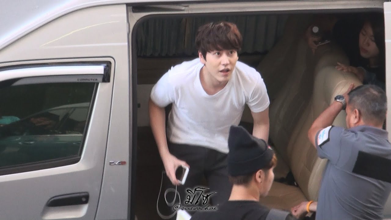 [MS Fancam]141110 Kyuhyun at Maleenon Tower (Masita)
