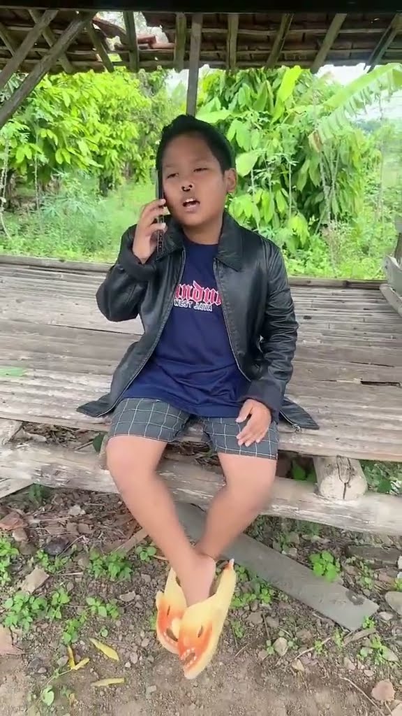 Vidio kocak dan gokil @nyaikembang1nyaikembang1 /jangan benci ayah tata?