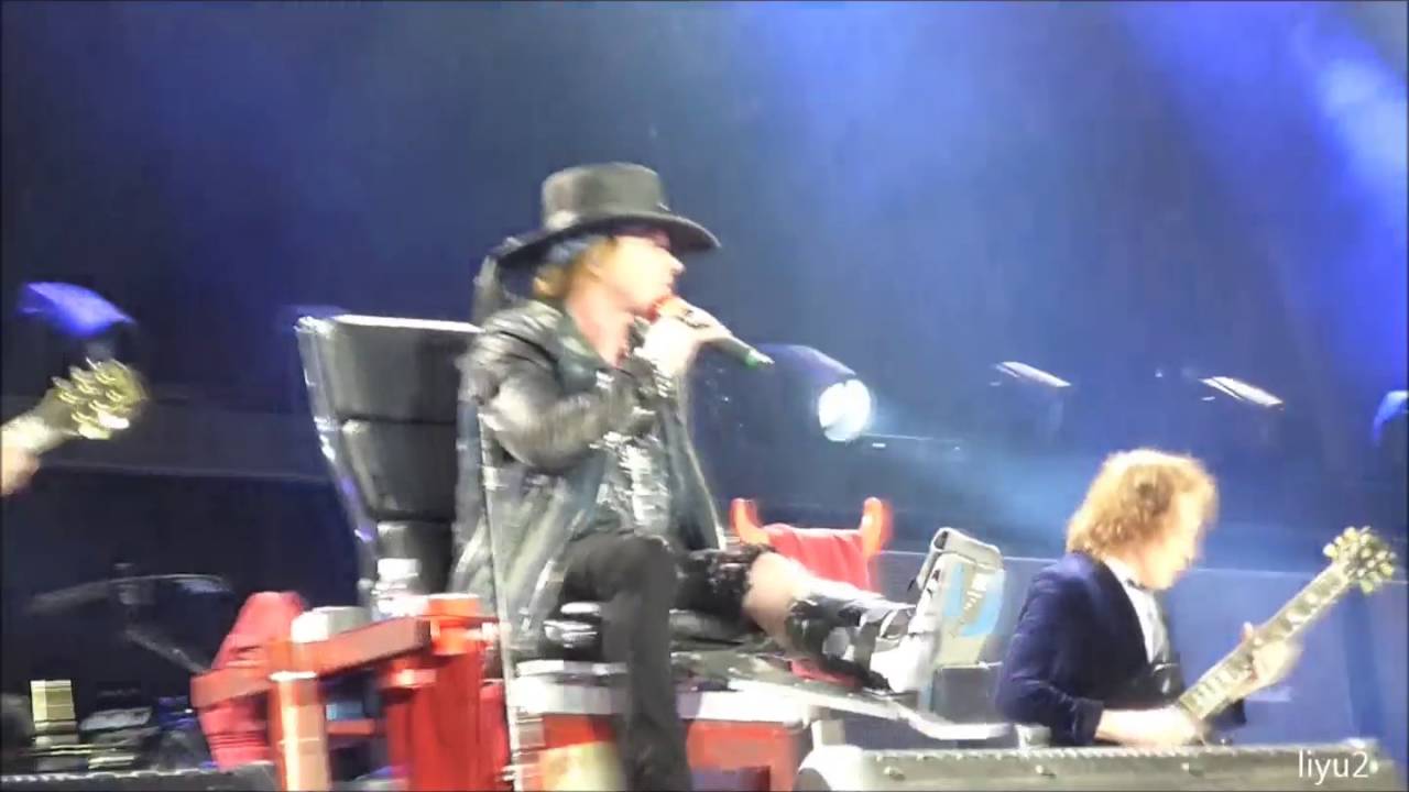 AXL⚡DC (aka AC/DC w/ Axl Rose) Thunderstruck Werchter 2016 YouTube