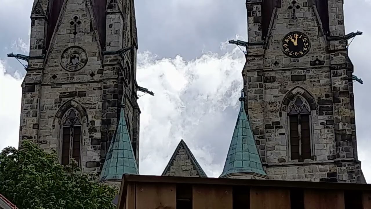 Alla fyra klockorna i Skara domkyrka 2022 +klockspel (video, 3+2 inspelningar - 5 versioner)