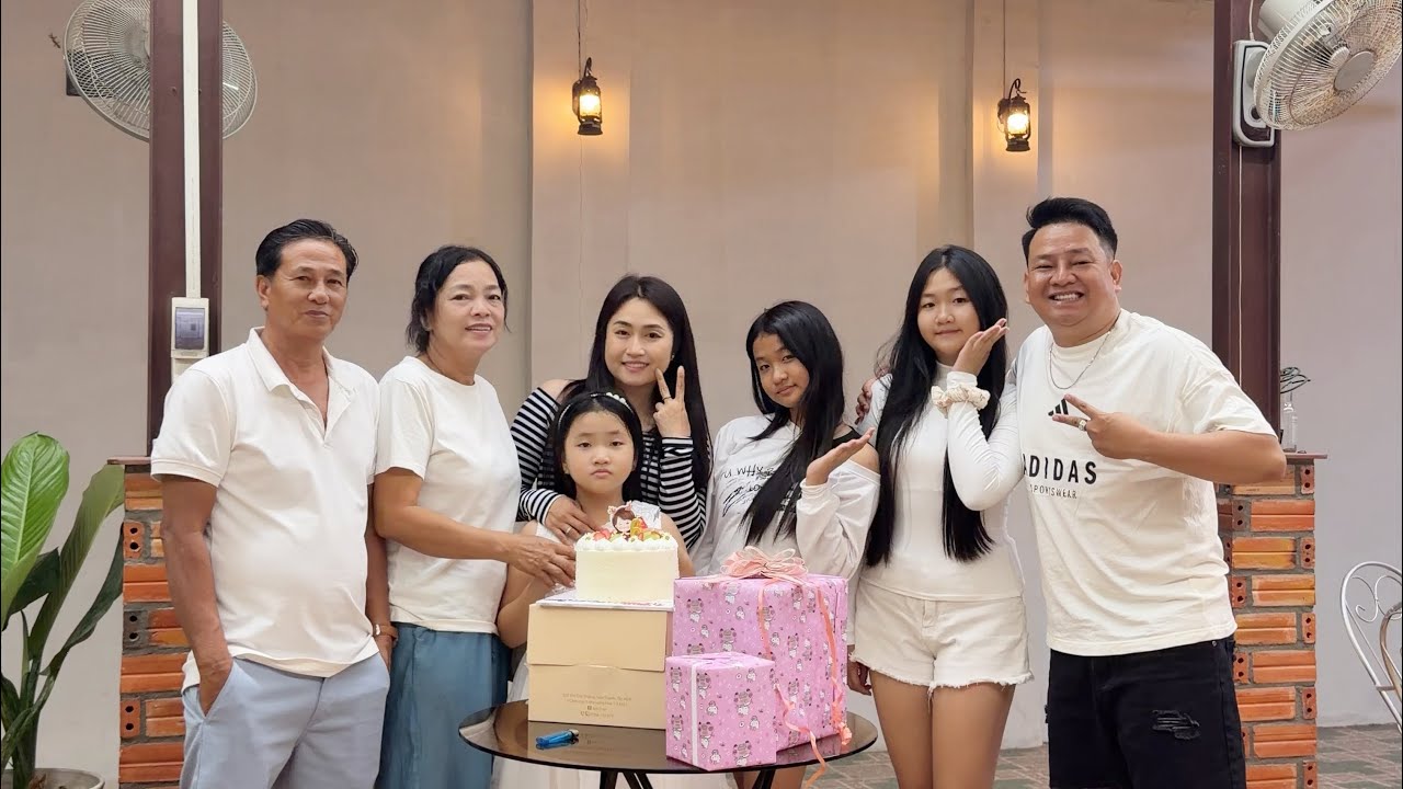 Sinh nhật Khánh Vy con gái yêu 