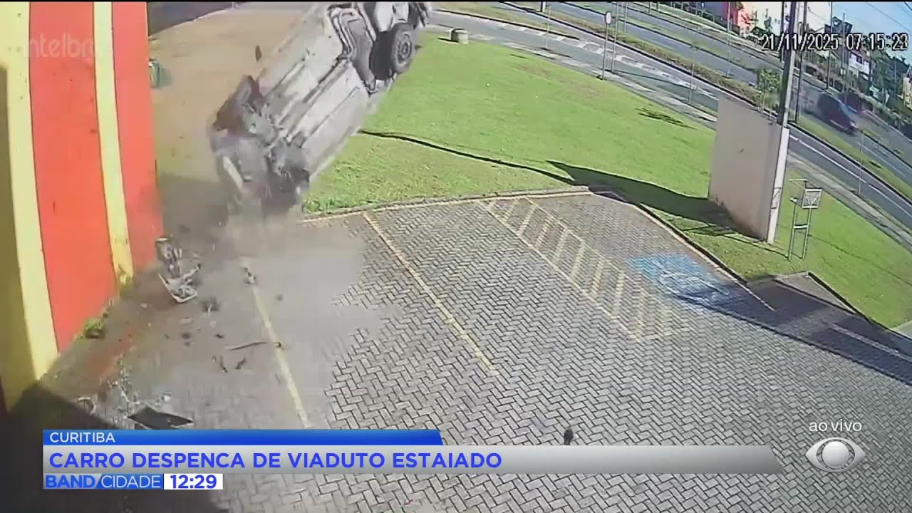 CENA IMPRESSIONANTE! Carro despenca de viaduto em Curitiba
