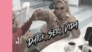 #BiziBody: Selongkar Tas Tangan Datuk Vida! Tudiaa... Banyaknya Duit