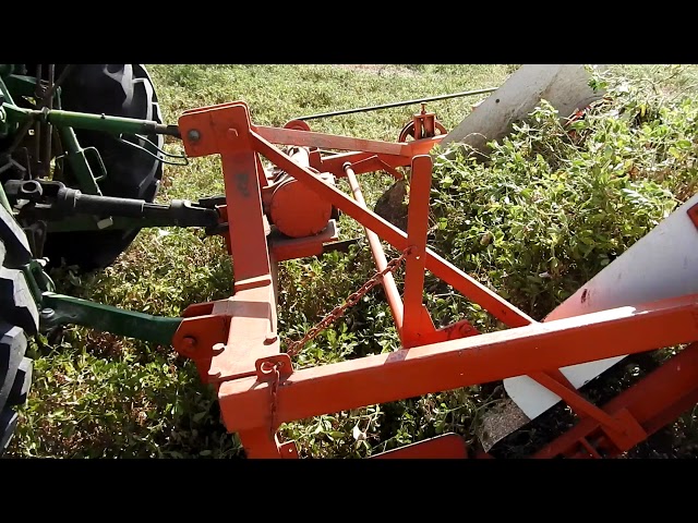 Groundnut Digger Shaker machine... class=