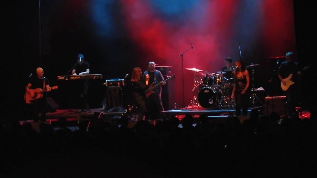 Belinda Carlisle 'In Too Deep' + 'Circle in the Sand' live (Enmore Theatre 110316) YouTube Belinda Carlisle 'In Too Deep' + 'Circle in the Sand' live (Enmore Theatre 110316) YouTube