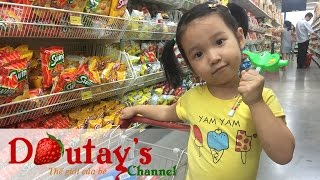 Baby doing grocery shopping at VinMart - Mini cart