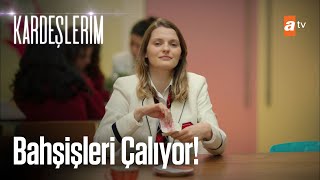 Harika, bahşişleri çalıyor!😲 - Kardeşlerim 17.  Resimi