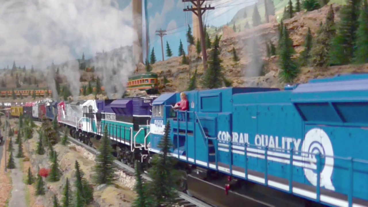 MTH TRAINS  SD-80 Mac's fight HARD  !!!!!