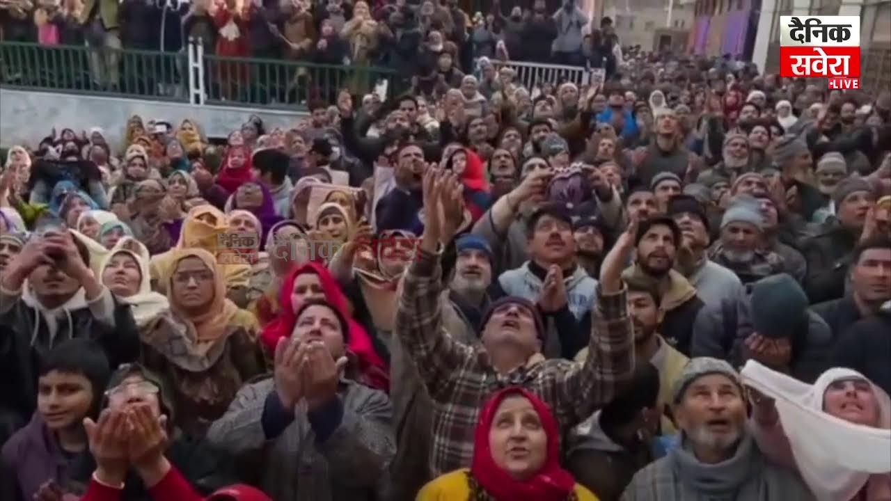 Shab-e-Meraj: Holy relic of the Prophet displayed for devotees after prayers at Dargah Hazratbal