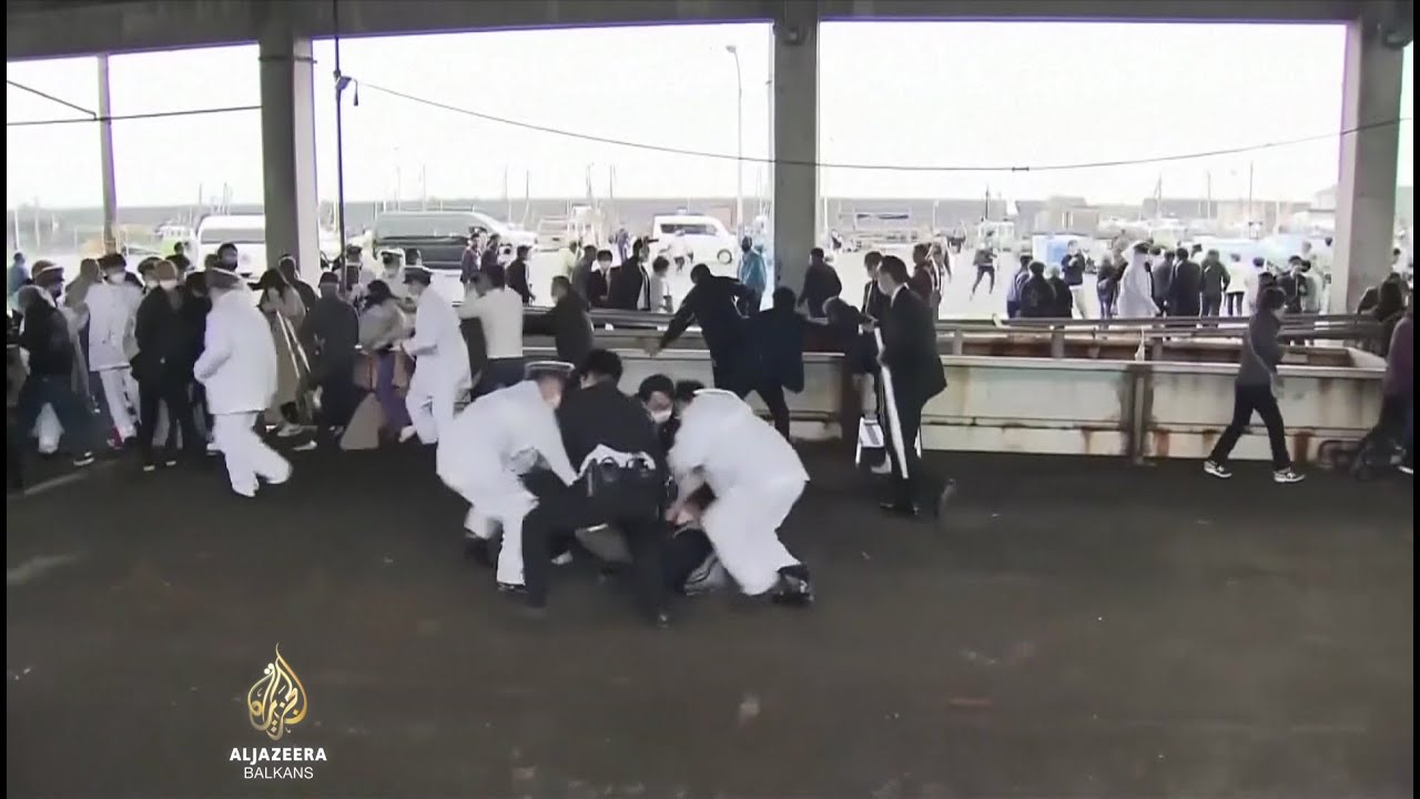 تعرض رئيس الوزراء الياباني لهجوم، وتم القبض على المهاجم.