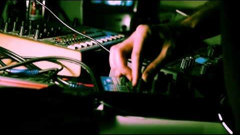 Access Virus TI 2, Jomox T-Resonator, Kaoss Pad KP3 / Electronica