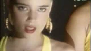 Vignette de la vidéo "2 Live Crew - Me So Horny"