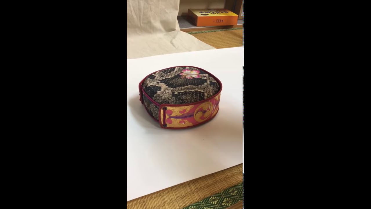 沖縄 デザイン三線 チーガ(胴:ハイビスカス)の音 米須三線店