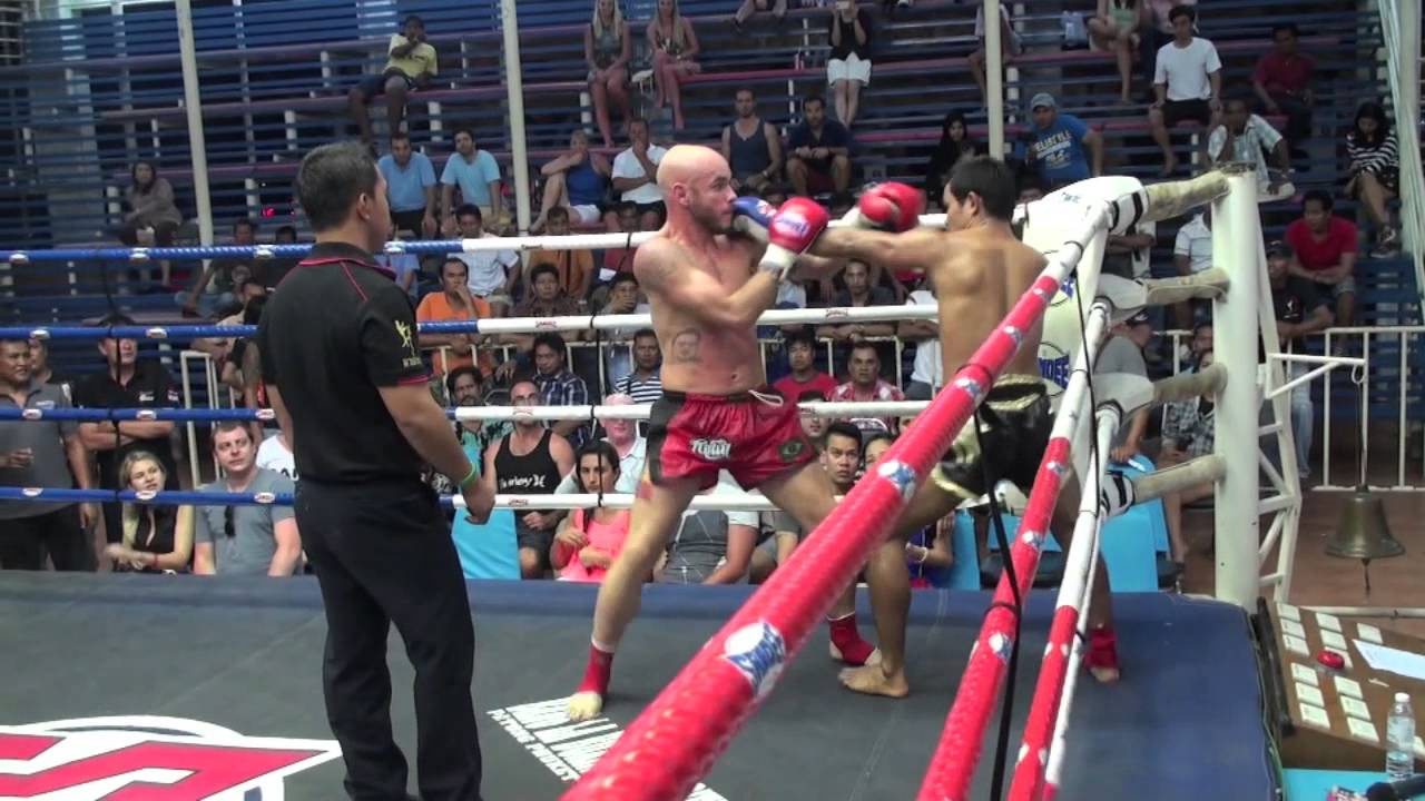 Victor Hugo Nunes (Tiger Muay Thai) vs Singnoi (Lion Muay Thai) @ Bangla Stadium 10/5/2015 fighting gold