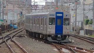 泉北3000系（3511f+3519f）留置線停車泉北7020系（7521f）中百舌鳥通過