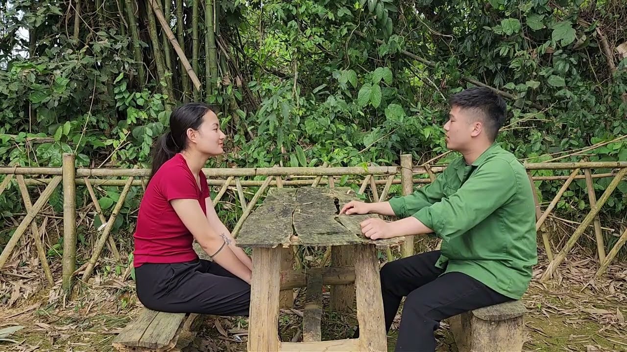 CEO Tra My and her boyfriend left the city to return to their hometown to dig a pond and catch fish.