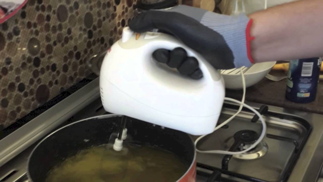 fabrication du savon avec la méthode a chaud - YouTube