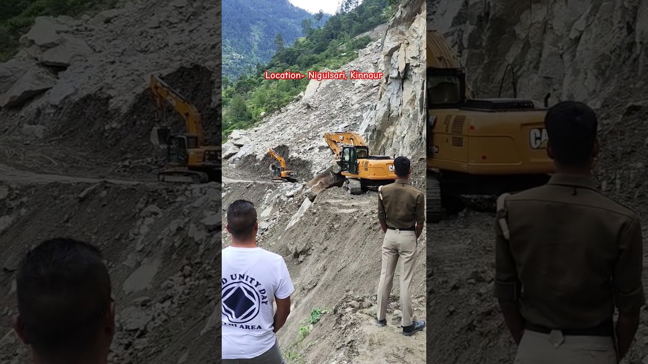 NH blocked due to landslide in Nigulsari⛰️ 