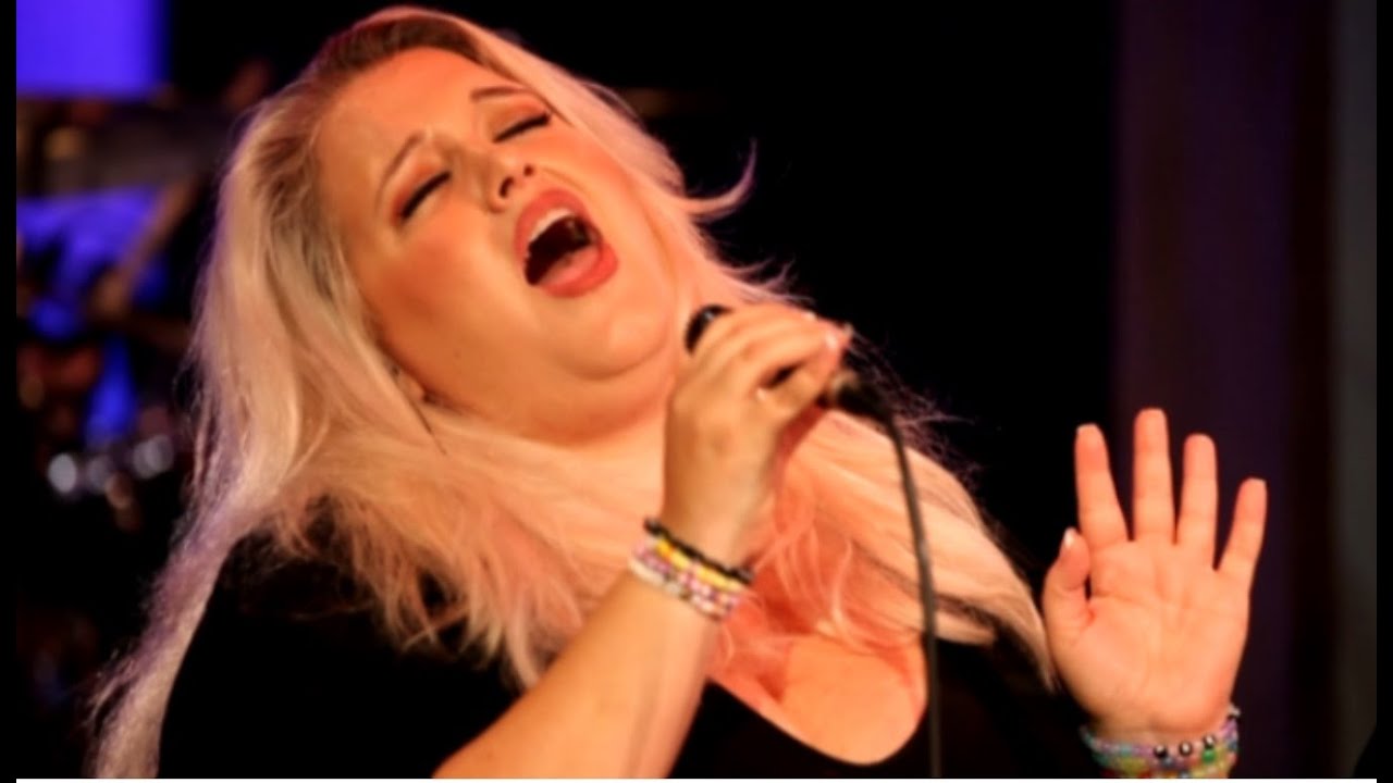 Velvet Lies Live   4K