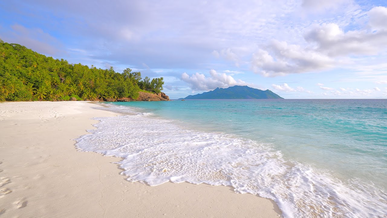 🏝 Turquoise waters of the ocean 4K Ultra HD